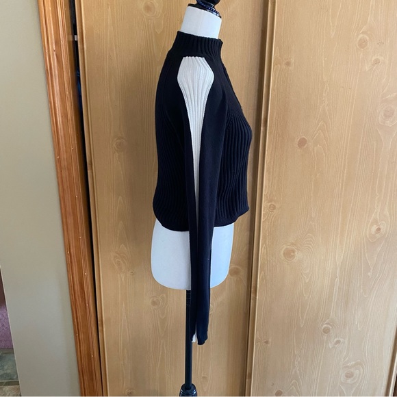 Urban Outfitters • Ribbed Half Zip Cropped Sweater in Black - Picture 7 of 11